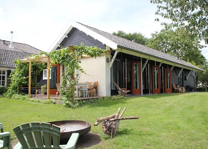 Familiehuis De Betuwe Met Prive Kunstgras Tennisbaan En Sauna Villa Erichem photo